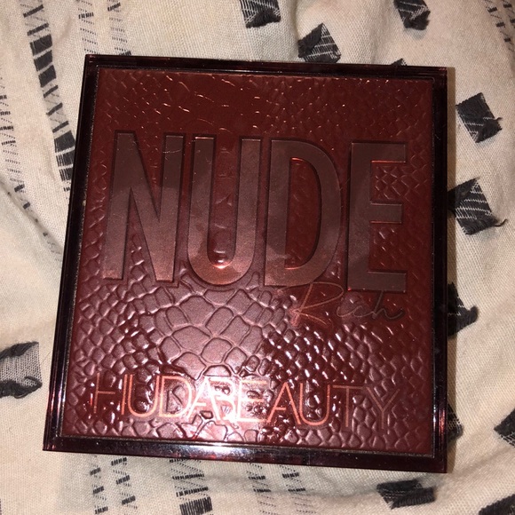 HUDA BEAUTY Other - Huda Beauty Nude Obsessions Eyeshadow Palette HUDA BEAUTY Other - Huda Beauty Nude Obsessions Eyeshadow Palette